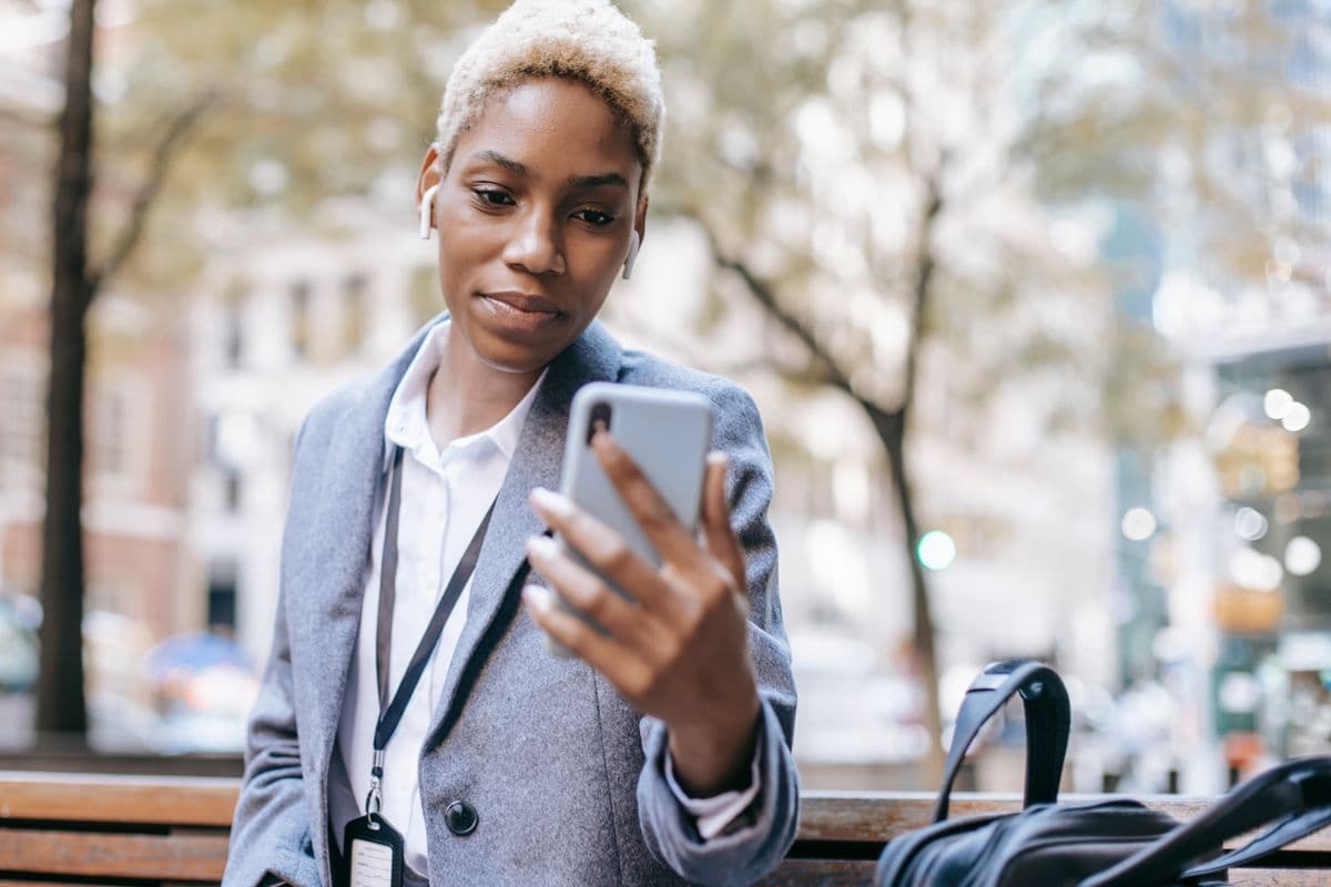 A client getting an appointment reminder on her phone